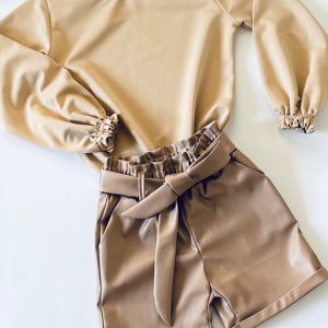 „Mira“ – kraťasy z eko kůže s ozdobným páskem